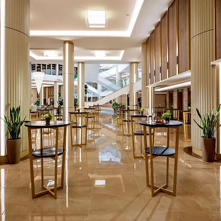 Kings' Valley Medical & Хотел