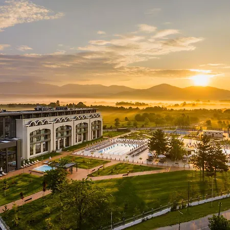 Kings' Valley Medical & 5*