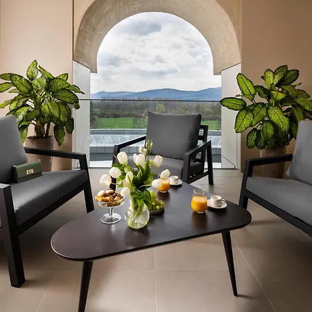 Kings' Valley Medical & 酒店