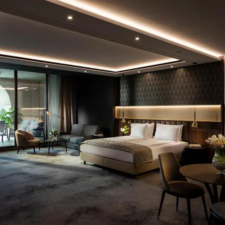 Kings' Valley Medical & 卡赞勒克