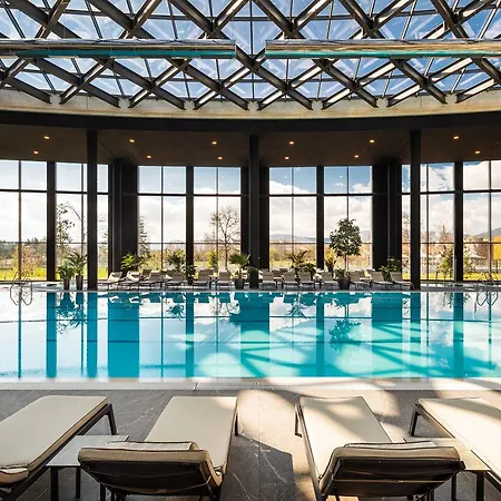 Kings' Valley Medical & 5*