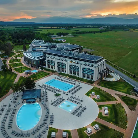 Kings' Valley Medical & 5*