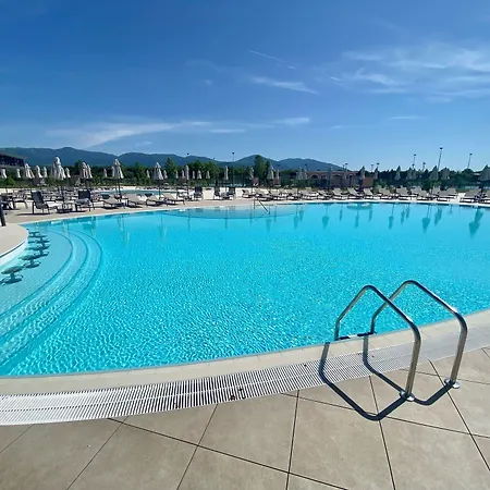 Kings' Valley Medical & 5*