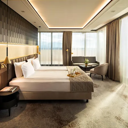 Kings' Valley Medical & 5* 卡赞勒克