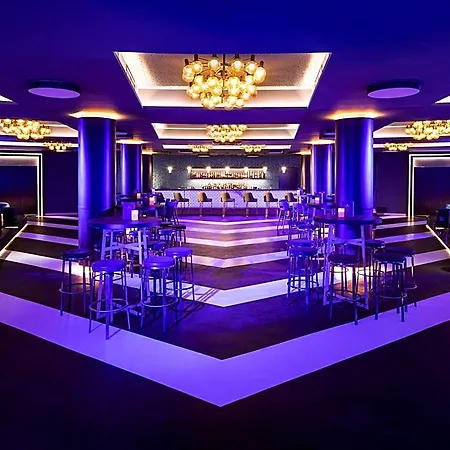Kings' Valley Medical & Хотел